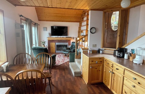 Langley Cabaña | Charming beachfront 1-bedroom cottage near Langley, Whidbey Island Washington.