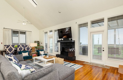 Pointe San Luis Casa | Charming Beachside Home w/ Eclectic Decor, Great Deck, Outside Shower