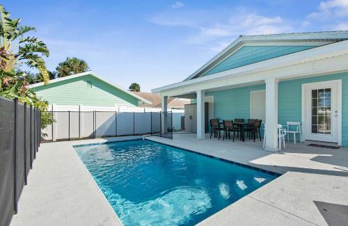 Palm Coast Casa | Charming Beachside Home Heated Pool Free Golf Cart