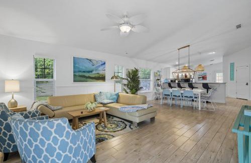 Palm Coast Casa | Charming Beachside Home Heated Pool Free Golf Cart