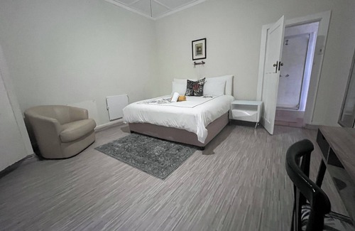 Selborne Cama Y Desayuno | Charming bed & breakfast with 10 bedrooms and WiFi, AC in enjoyable East London