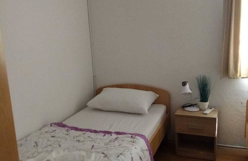 Medjugorje Cama Y Desayuno | Charming bed & breakfast with 9 bedrooms and WiFi, AC in enchanting Međugorje