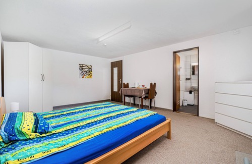Badalona Cama Y Desayuno | Charming bed & breakfast in delightful Badalona with AC, WiFi