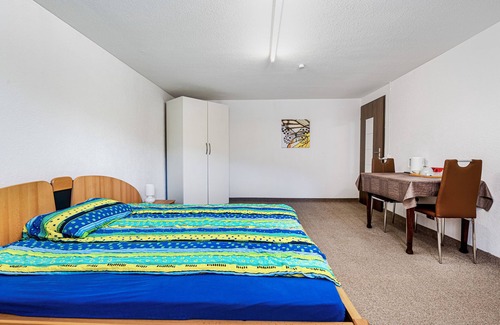 Badalona Cama Y Desayuno | Charming bed & breakfast in delightful Badalona with AC, WiFi