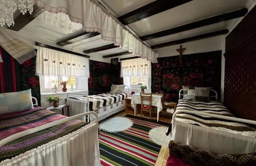 Moldova Cama Y Desayuno | Charming bed & breakfast in fabulous Băcioi with WiFi, AC
