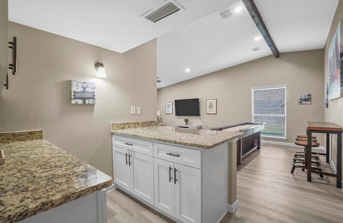 Bedford Casa | Charming Bedford 4BR Gameroom