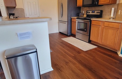 Denton Cama Y Desayuno | Charming Bedroom in Denton with AC.nshared bathroom