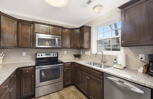 North Belmont Casa | Charming Belmont Retreat - 3 beds & Private Yard