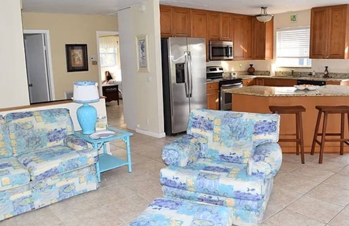 Mid Island Casa | Charming big home in fabulous Ft Myers Beach and a very short walk to the beach.