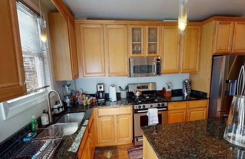 Bloomingdale Casa | Charming Bloomingdale Row Home with Deck and Parking