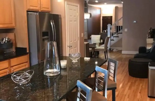 Bloomingdale Casa | Charming Bloomingdale Row Home with Deck and Parking