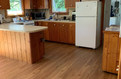 Mayfield Cabina | Charming Boardman Riverfront Cabin 2 Bedroom 1 bath