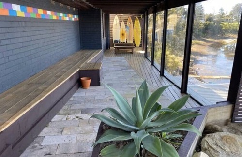 Central Coast Chalet De Esquí | Charming Boathouse on the Lake