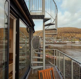 Vestmanna Apartamento | Charming Boathouse with Panoramic Fjord Views