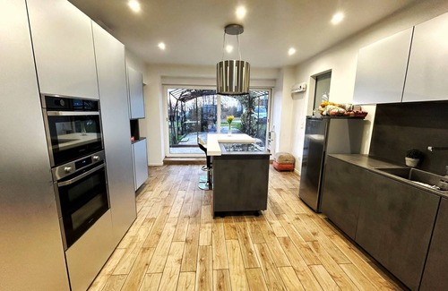 Jouy-sur-Morin Casa | Charming bourgeois house 1 hour from Paris - 12 travellers - garden 3,370 sqm