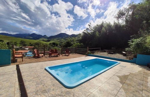 Sao Bento do Sapucai Cabaña | Charming 2-bedroom cottage in wonderful São Bento do Sapucaí with WiFi