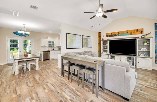 Darien Casa | Charming Brand New 3/2 Home- Downtown Darien 5 min away-High Speed internet