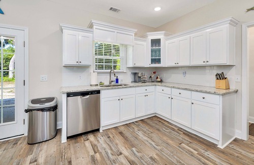 Darien Casa | Charming Brand New 3/2 Home- Downtown Darien 5 min away-High Speed internet