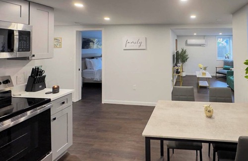 East Haven Apartamento | Charming Brand New Apartment with AC in vibrant New Haven-Near Tweed Airport