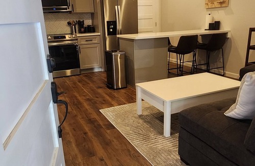 Barker Casa | Charming, BRAND NEW, complete guest house 2/1 w, Full kitchen, laundry, & living