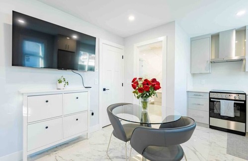 Sunset Casa | Charming & Brand-New near Restaurants & Transport