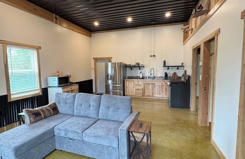 Benzonia Casa | Charming Brando in pleasant in the quiet and secluded woods.