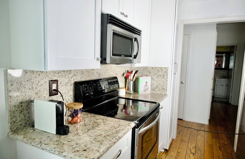 Wood Creek Condominio | Charming Bright Airy Retreat Near All Attractions