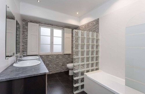 Alto do Pina Apartamento | Charming Bright Room | Shared Apartment