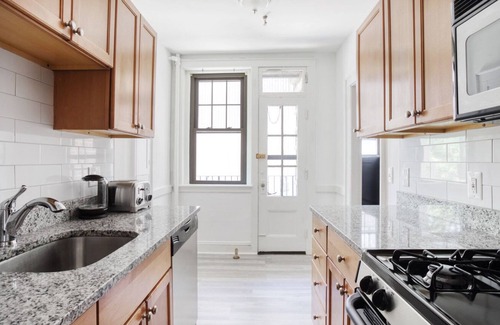 Cleveland Circle Apartamento | Charming Brighton 1BR steps from Boston College, by Blueground