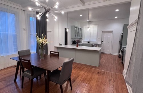 Grand Boulevard Casa | Charming Bronzeville Oasis