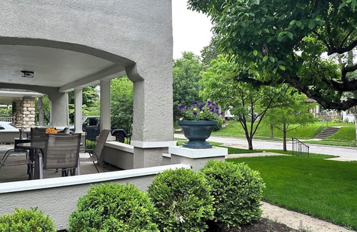 South Kansas City Casa | Charming Brookside 1917 Classic 3 BR 2.5 Bath Utilities Incl.