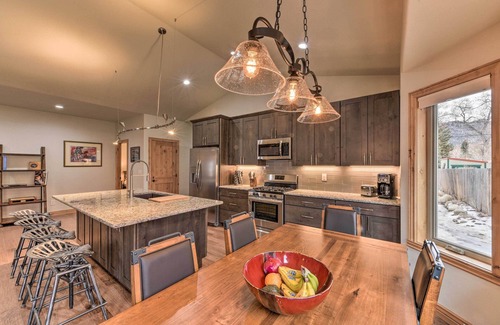 Buena Vista Casa | Buena Vista Home w / Central AC, 1 cuadra de Main St