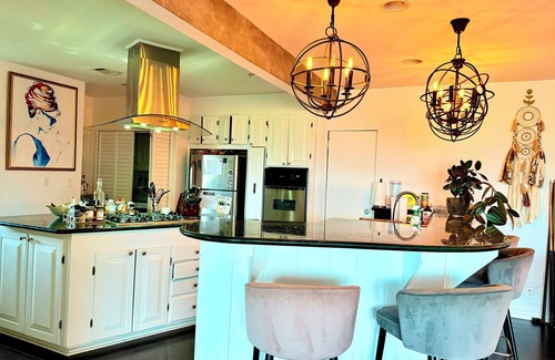 Sherman Oaks Casa | Charming bungalow house in Sherman Oaks w/ pool table, fire pit, hot tub & piano