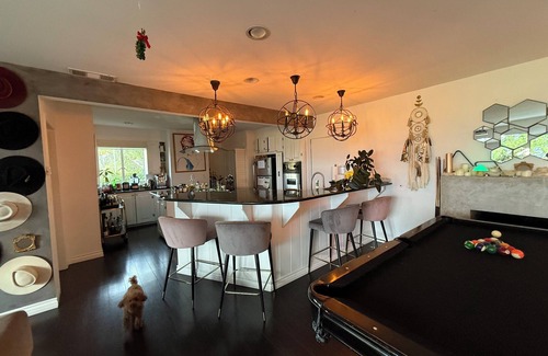 Sherman Oaks Casa | Charming bungalow house in Sherman Oaks w/ pool table, fire pit, hot tub & piano