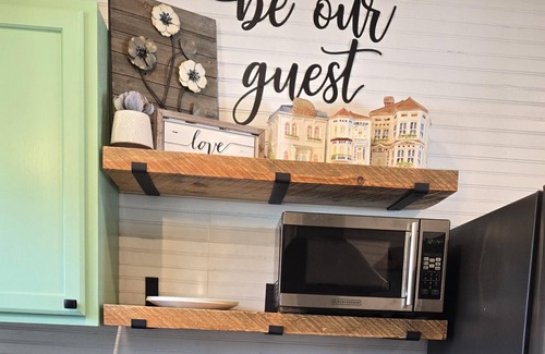 Andrews Casa | Charming Bungalow in Downtown Andrews I Explore-Shop-Eat