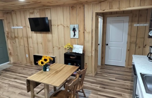 Black Fork Casa | Charming bungalow in marvelous Parsons with AC