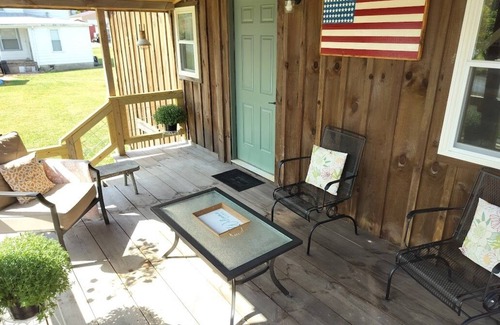 Black Fork Casa | Charming bungalow in marvelous Parsons with AC