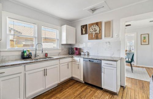 McKinney Casa | Charming Bungalow in McKinney – Walk to Downtown bungalow