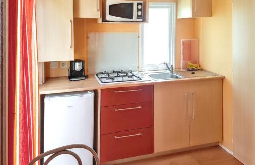 Burinhosa Casa | Charming Bungalow in Pataias, 18 m² with Shared Pool.
