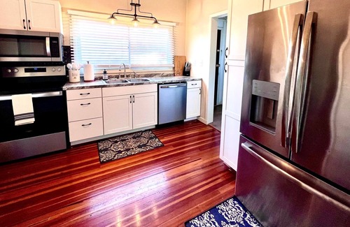 Jonesville Casa | Charming Bungalow in the heart of Elkin!