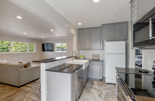 Southeastern Sacramento Casa | Charming Bungalow in Quiet Tahoe Park Neighborhood