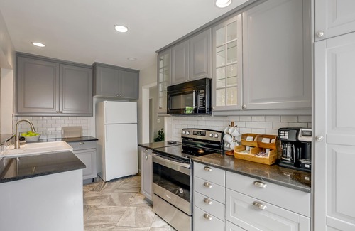 Southeastern Sacramento Casa | Charming Bungalow in Quiet Tahoe Park Neighborhood