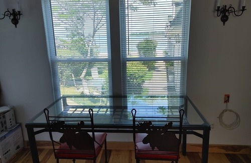 Usmma Casa | Charming bungalow in amazing City Island The Bronx with water view