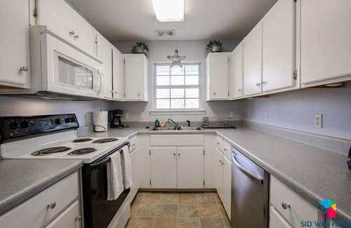 Richmond Hill Casa | Charming Bungalow, Pets+Short Drive to Savannah