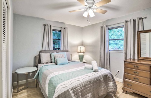 Greater Pinellas Point Casa | Charming Bungalow - 7 Mi to St Pete Beach!