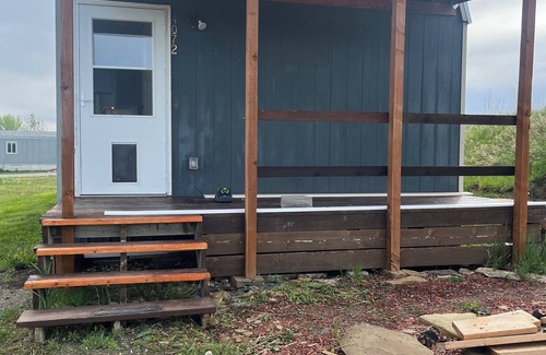 Billings Casa | Charming bungalow with AC and WiFi in a private rural part of Billings.