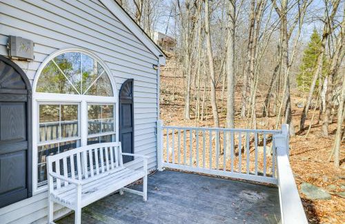 Bushkill Casa | Charming Bushkill Retreat with Private Deck and Grill!