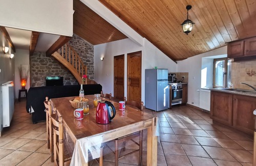 Saint-Romain-Lachalm Cabaña | Encantadora casa en Saint-Romain-Lachalm con terraza y cerca de Dunières