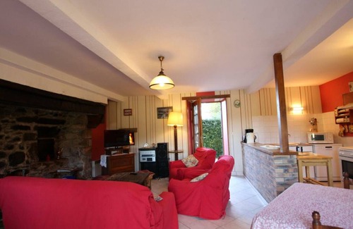 Tourville-sur-Sienne Cabaña | Casa rural con terraza privada, 2 dormitorios, cerca de estanque y granja, ideal para familias.