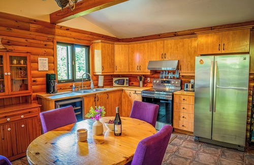 Notre-Dame-de-la-Merci Cabaña | Charming 3-bedroom cottage in fantastic Notre-Dame-de-la-Merci with WiFi, AC